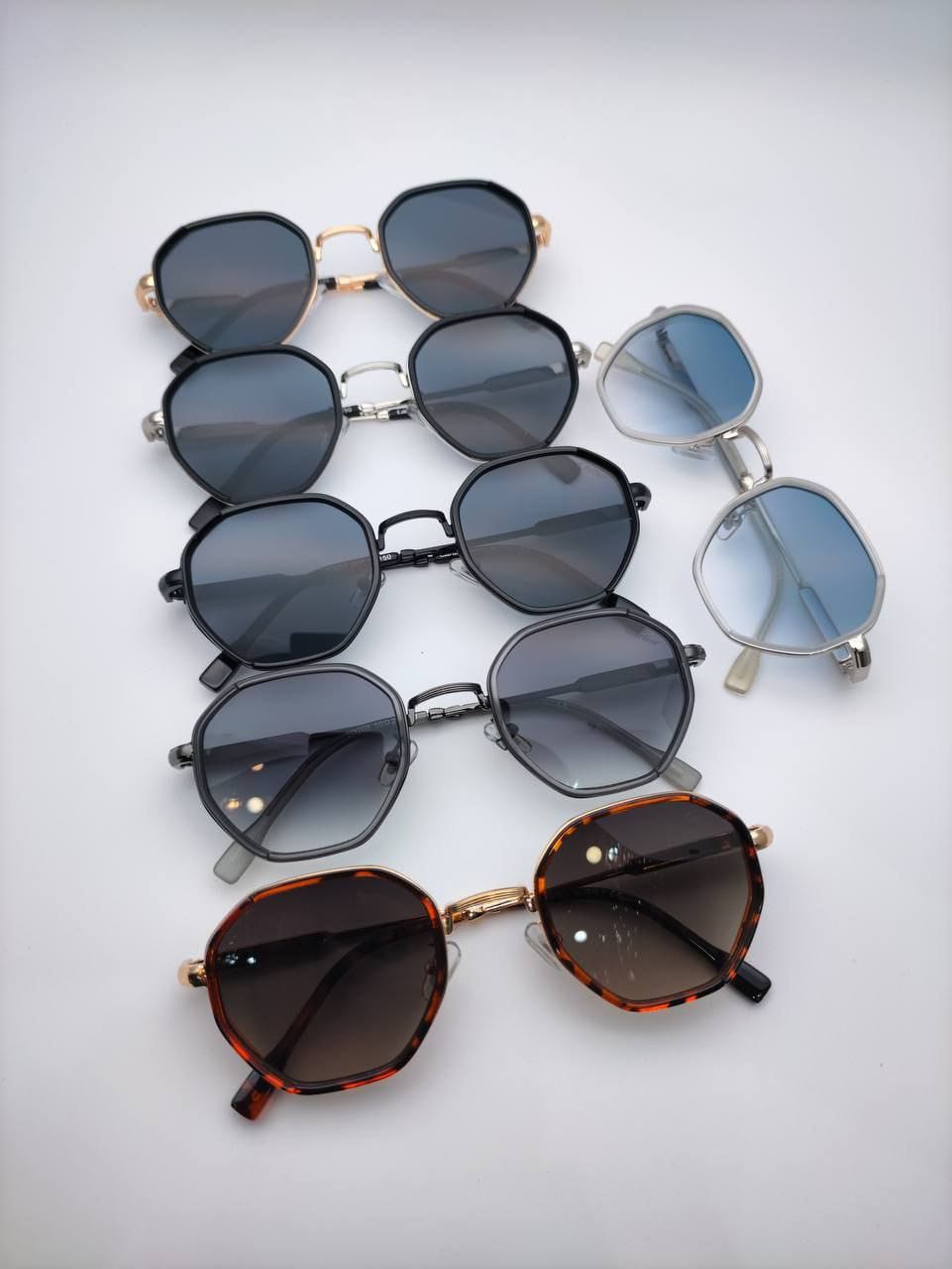 عینک زنانه چند ضلعی کارتیر